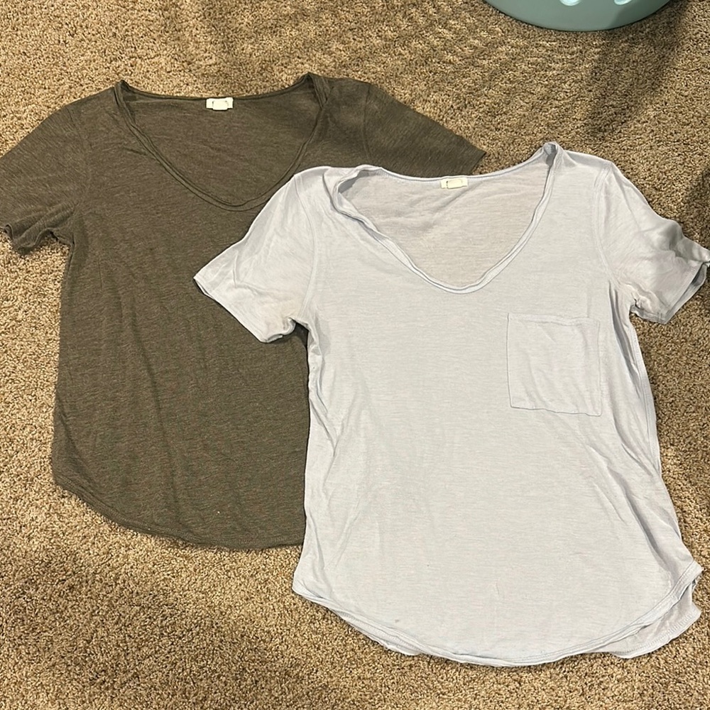 Garage V-Neck T-Shirt Duo in Olive and Light Gray